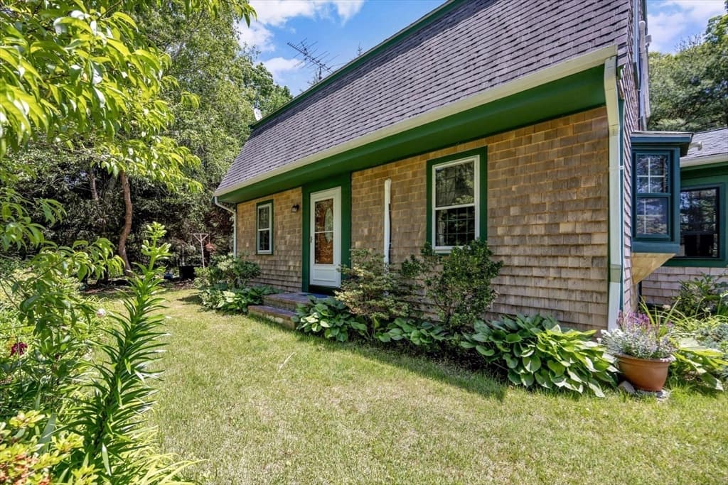 22 Whimbrel Dr, Bourne MA 02534