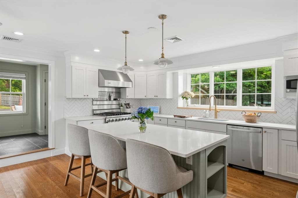 19 Hersey St, Hingham MA 02043 photo 3