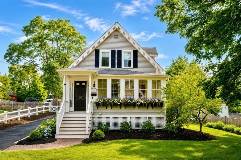 19 Hersey St, Hingham MA 02043