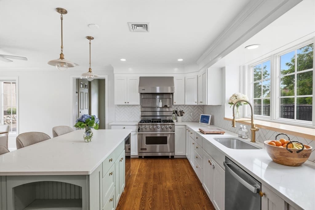 19 Hersey St, Hingham MA 02043 photo 4