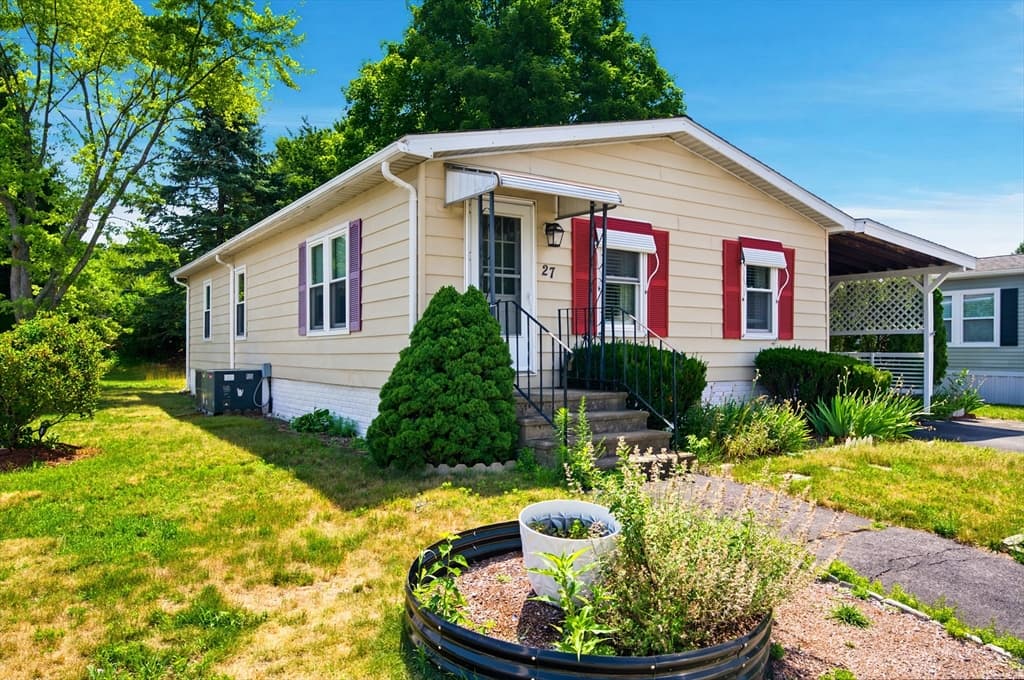 27 Castle Road # 153, Attleboro MA 02703
