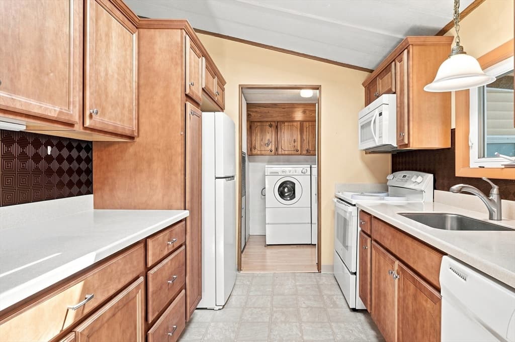27 Castle Road # 153, Attleboro MA 02703 photo 11