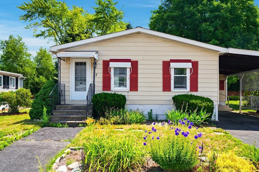27 Castle Road # 153, Attleboro MA 02703 photo 4