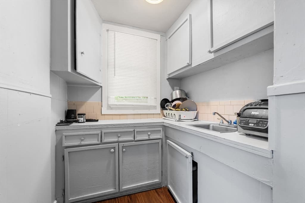 308 Rogers St, Lowell MA 01852 photo 10
