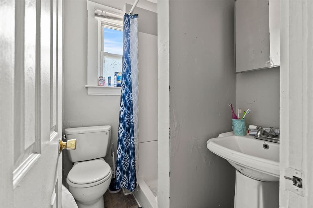 316 Rogers St, Lowell MA 01852 photo 12