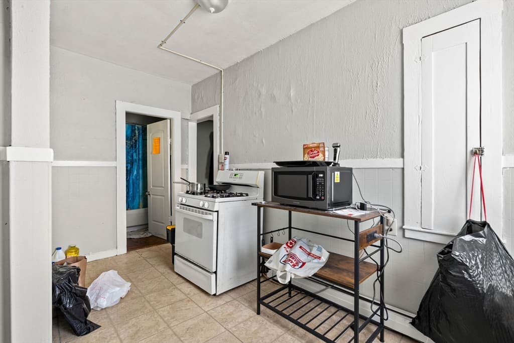 316 Rogers St, Lowell MA 01852 photo 7