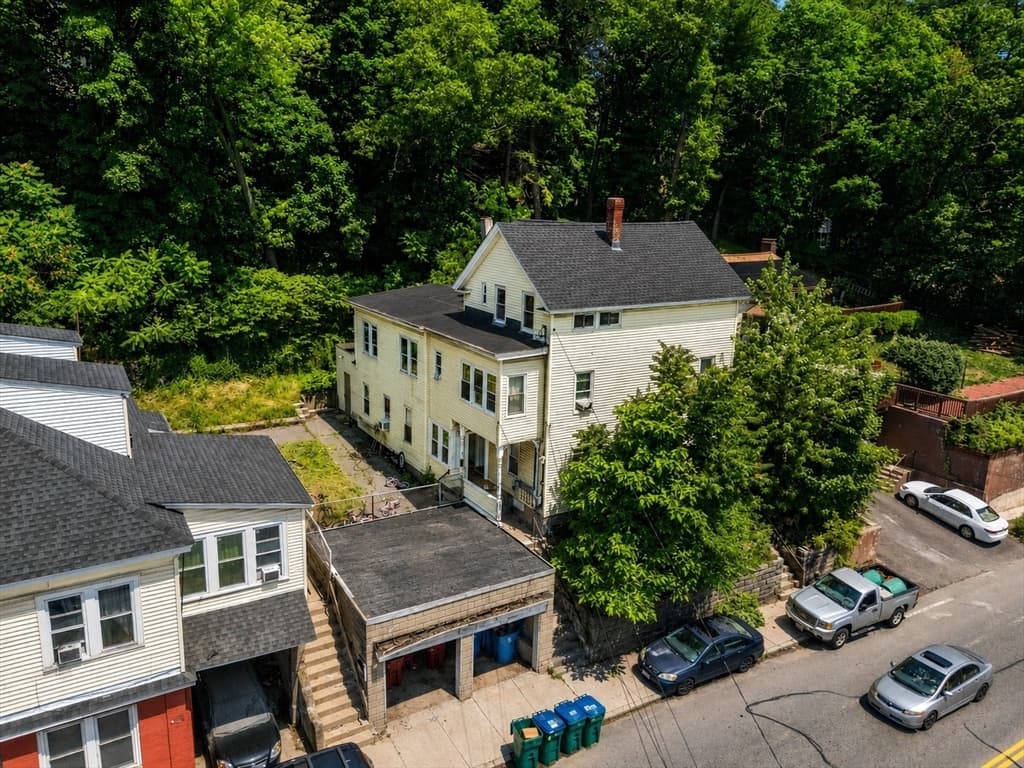 316 Rogers St, Lowell MA 01852