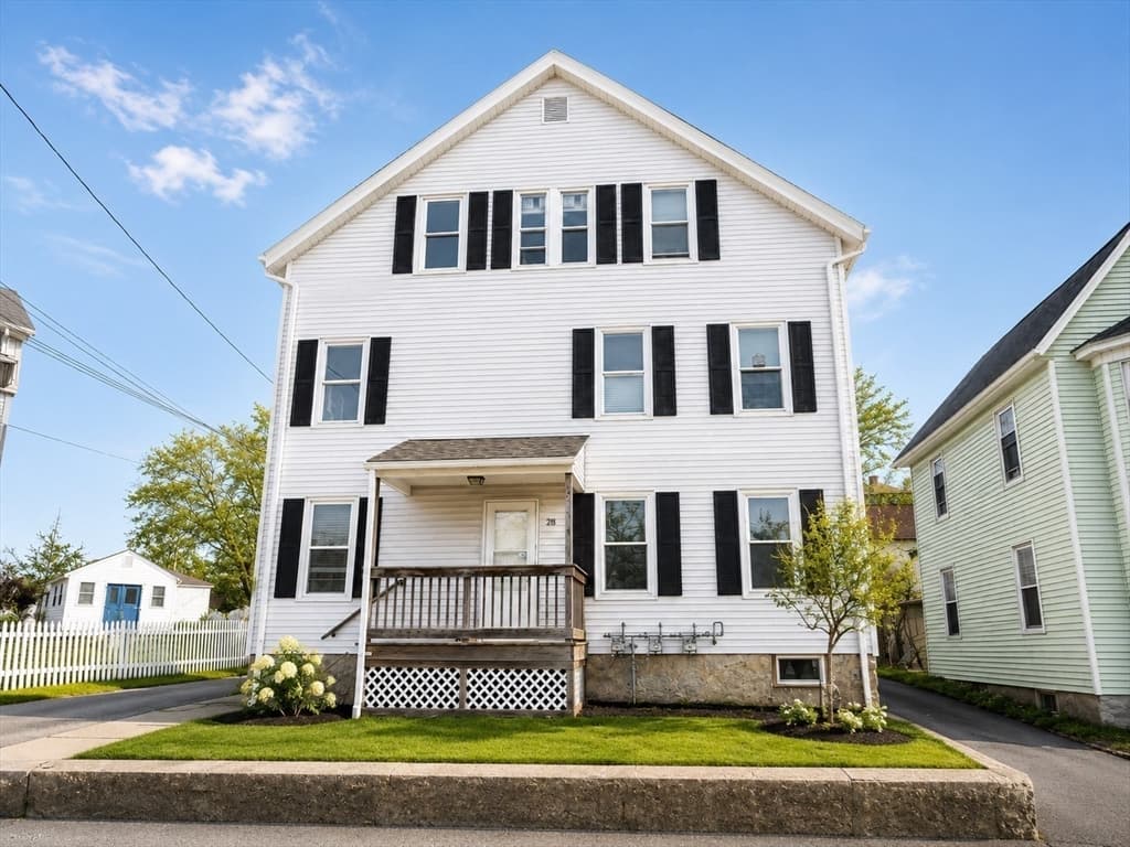 28 Richmond St, Blackstone MA 01504