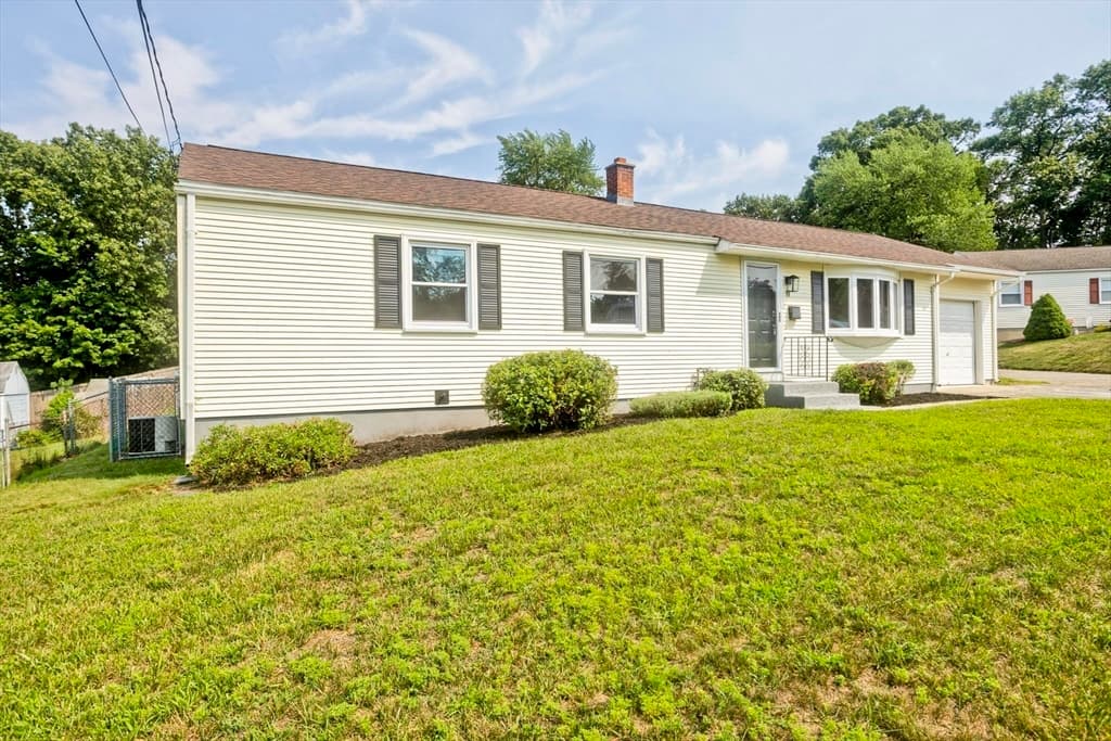 11 Mountainview St, Chicopee MA 01020 photo 2