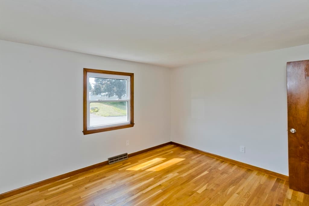 11 Mountainview St, Chicopee MA 01020 photo 17