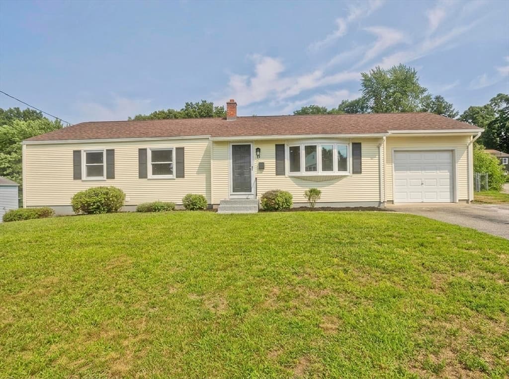 11 Mountainview St, Chicopee MA 01020