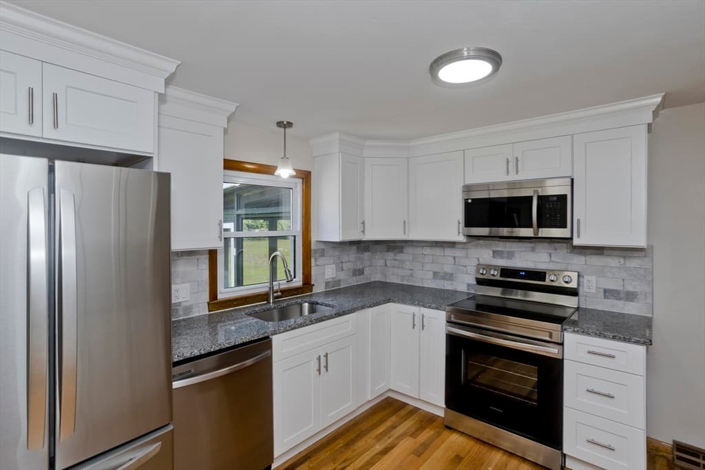 11 Mountainview St, Chicopee MA 01020 photo 9