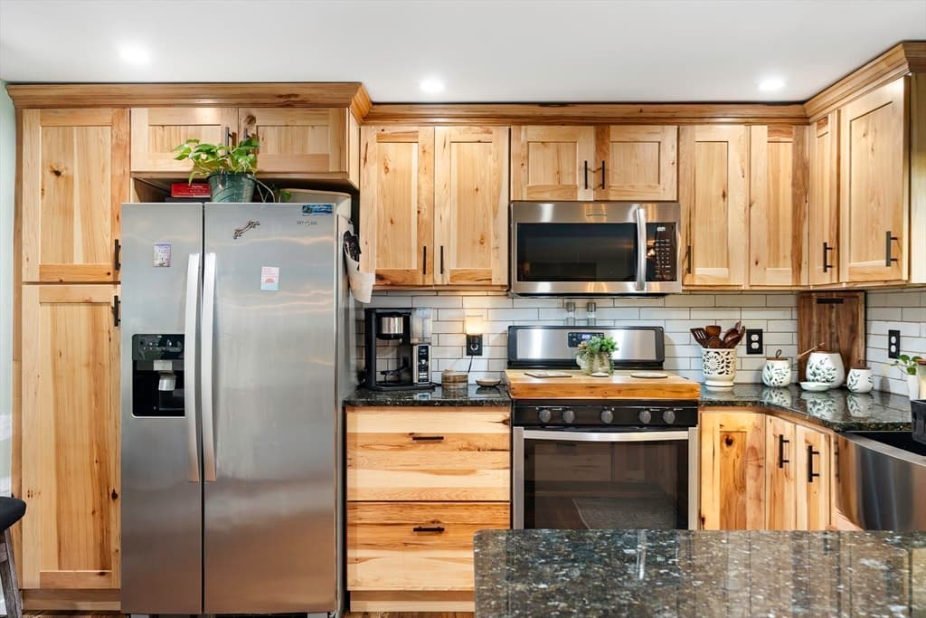 Single Family Residence at 284 Buck Pond Rd, Westfield MA 01085, photo 3 of 36