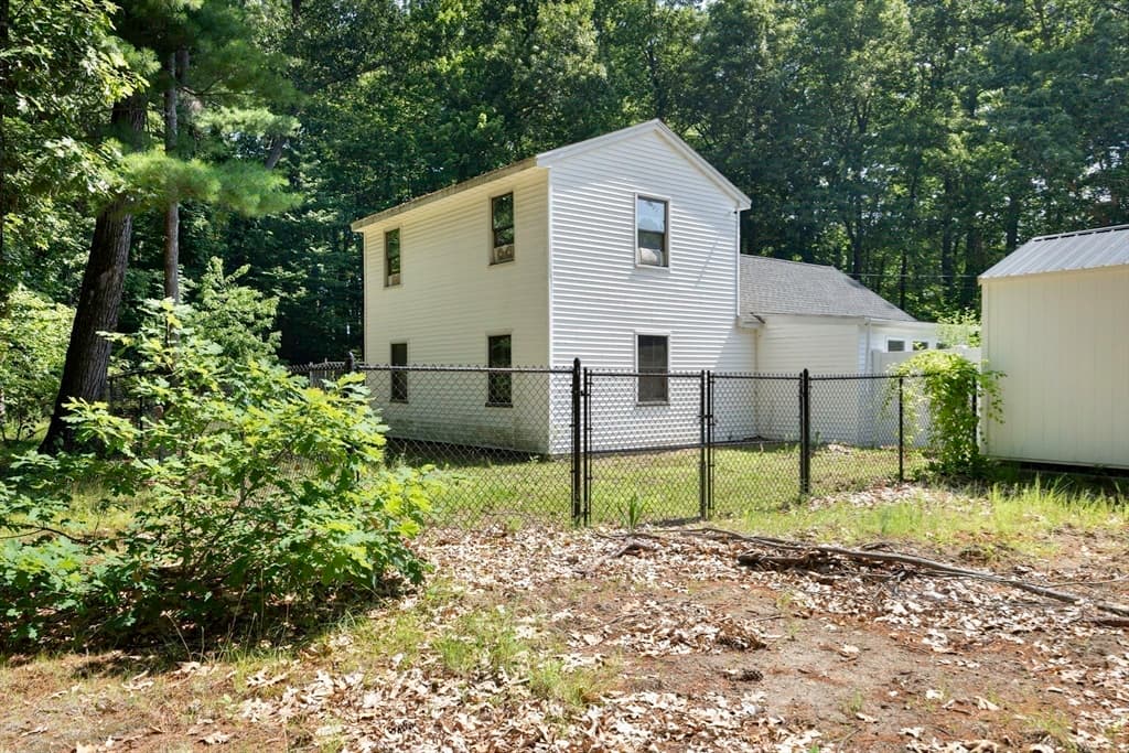 Single Family Residence at 284 Buck Pond Rd, Westfield MA 01085, photo 32 of 36