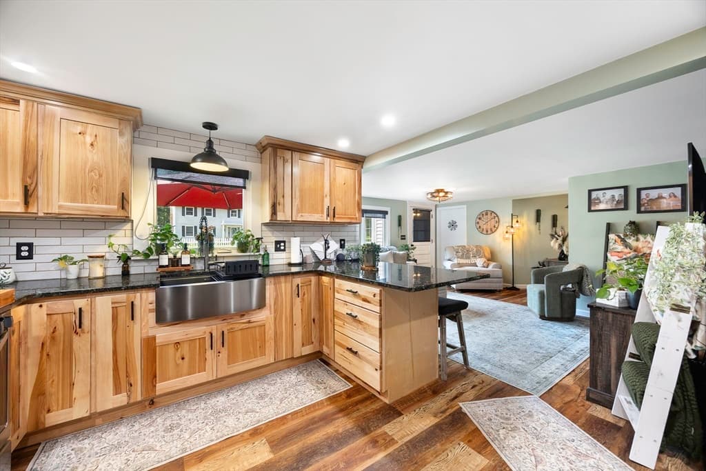 284 Buck Pond Rd, Westfield MA 01085