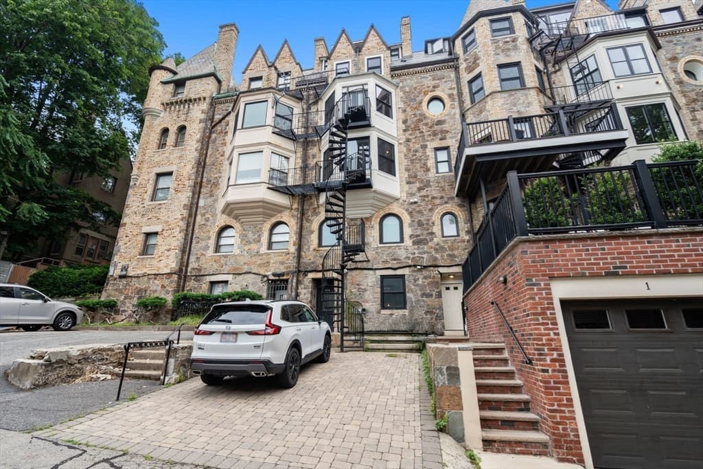 324 Tappan PH, Brookline MA 02445 photo 31