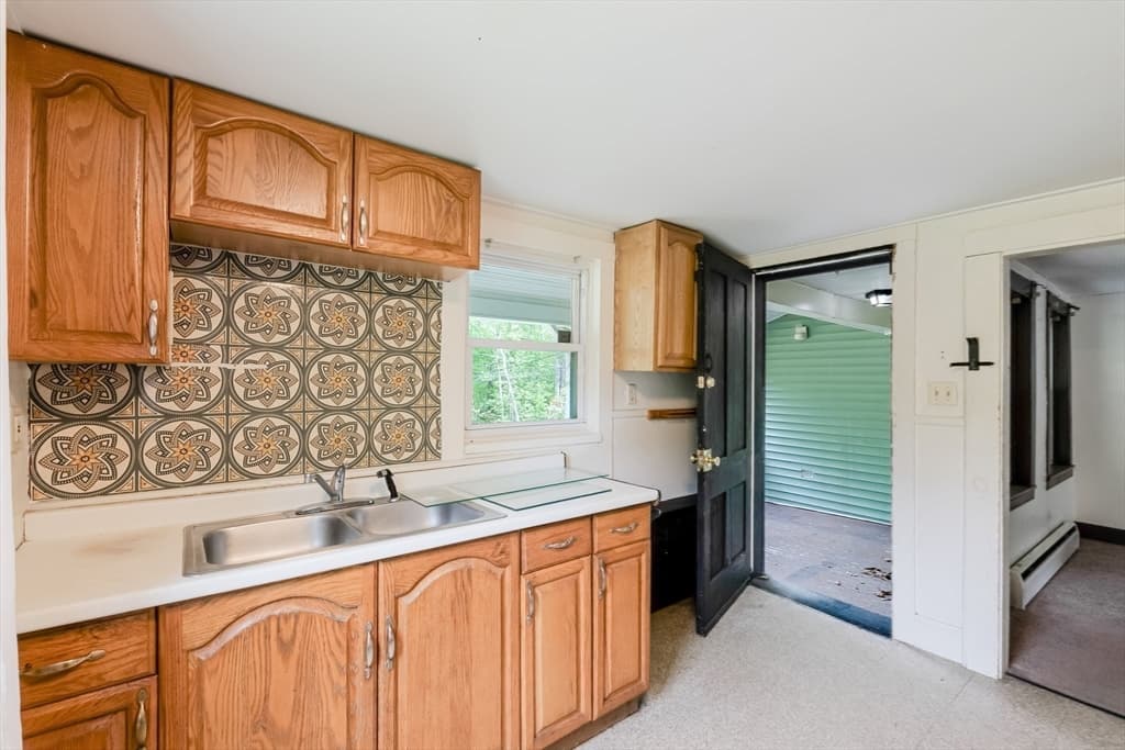3 Family at 60 Robbins Rd, Winchendon MA 01475, photo 9 of 42