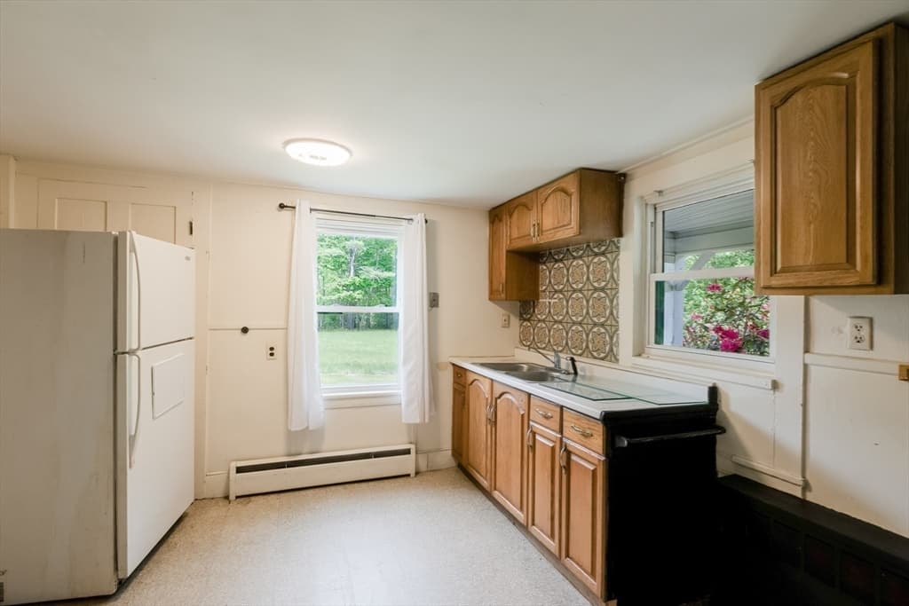 3 Family at 60 Robbins Rd, Winchendon MA 01475, photo 10 of 42