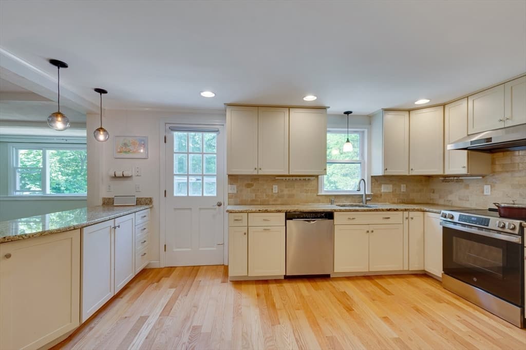369 Dedham Ave, Needham MA 02492 photo 9