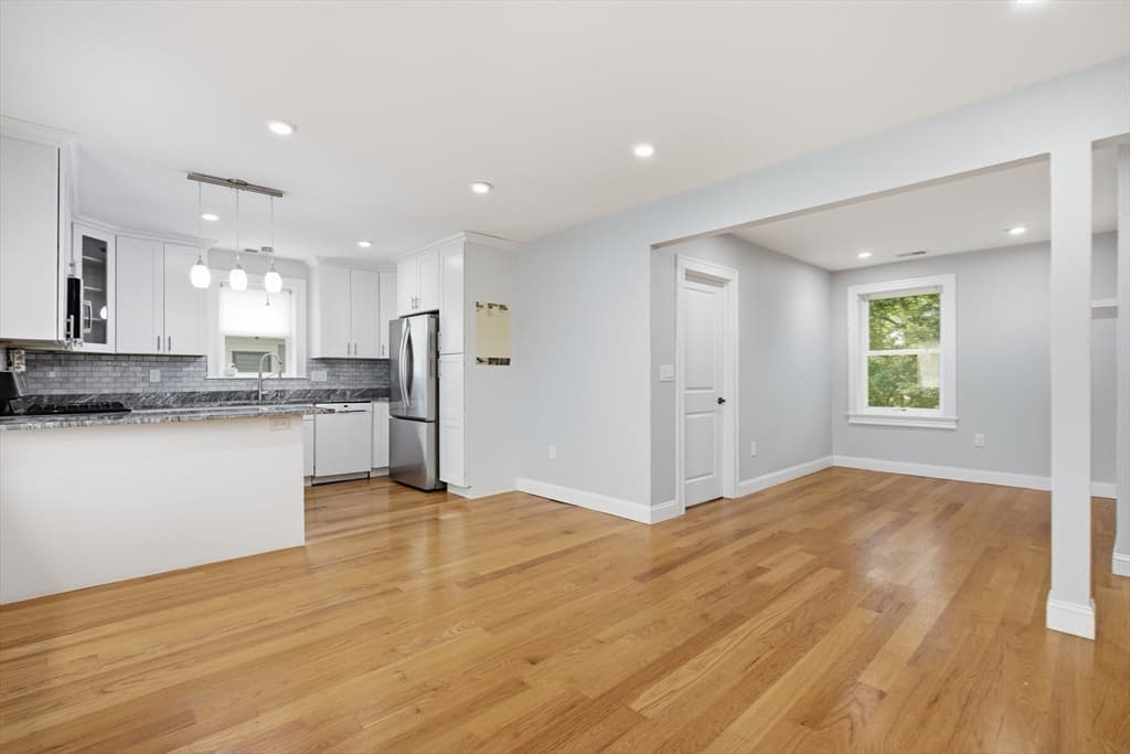 28 Beecher Pl # B, Newton MA 02459 photo 3