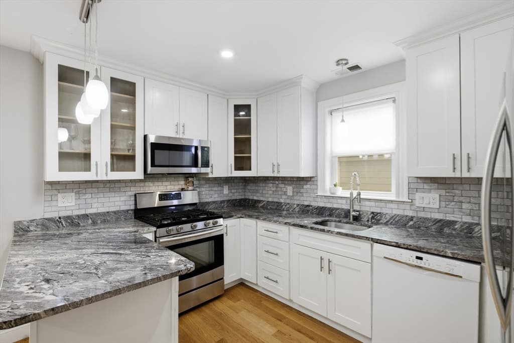 28 Beecher Pl # B, Newton MA 02459