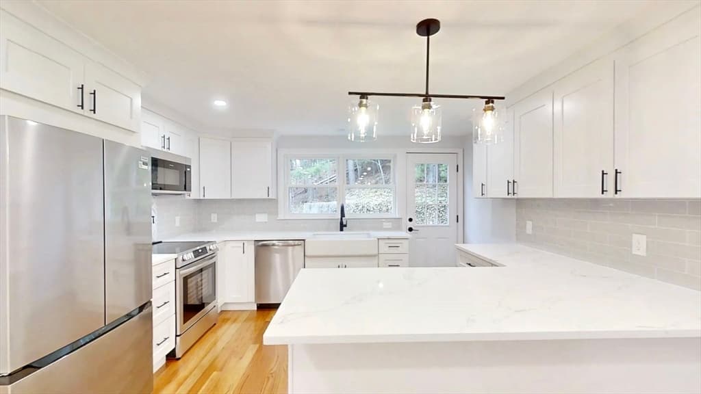 8 Reardon Rd, Hudson MA 01749 photo 4