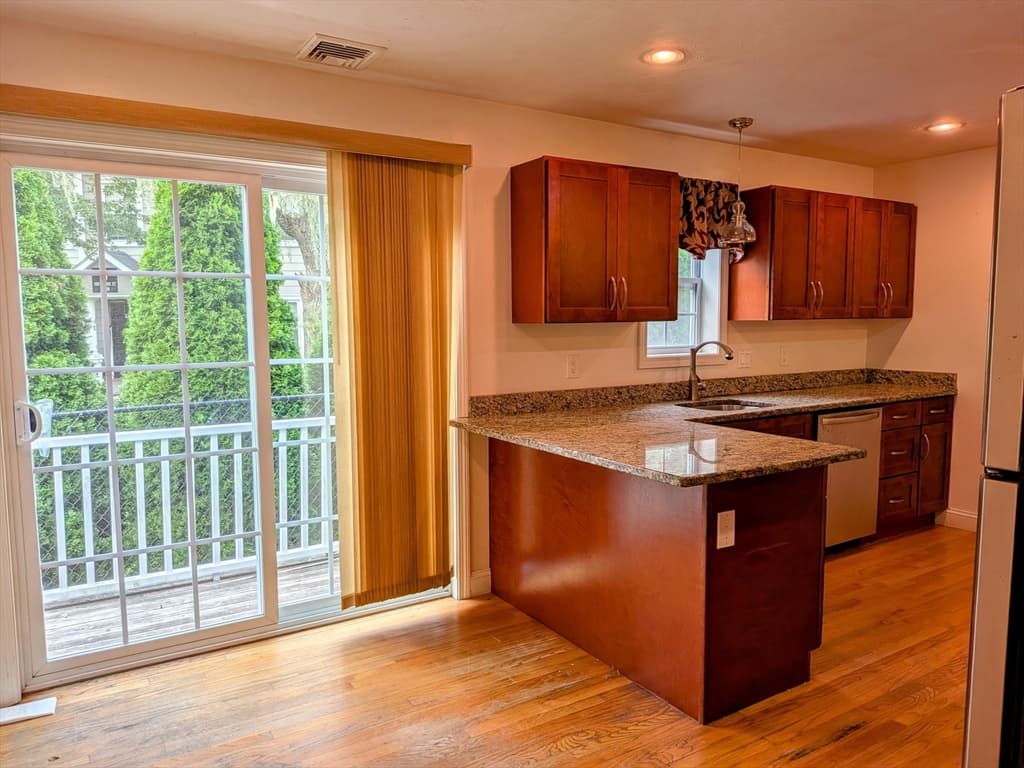 12 Woodbury Ct # 12, Salem MA 01970 photo 2