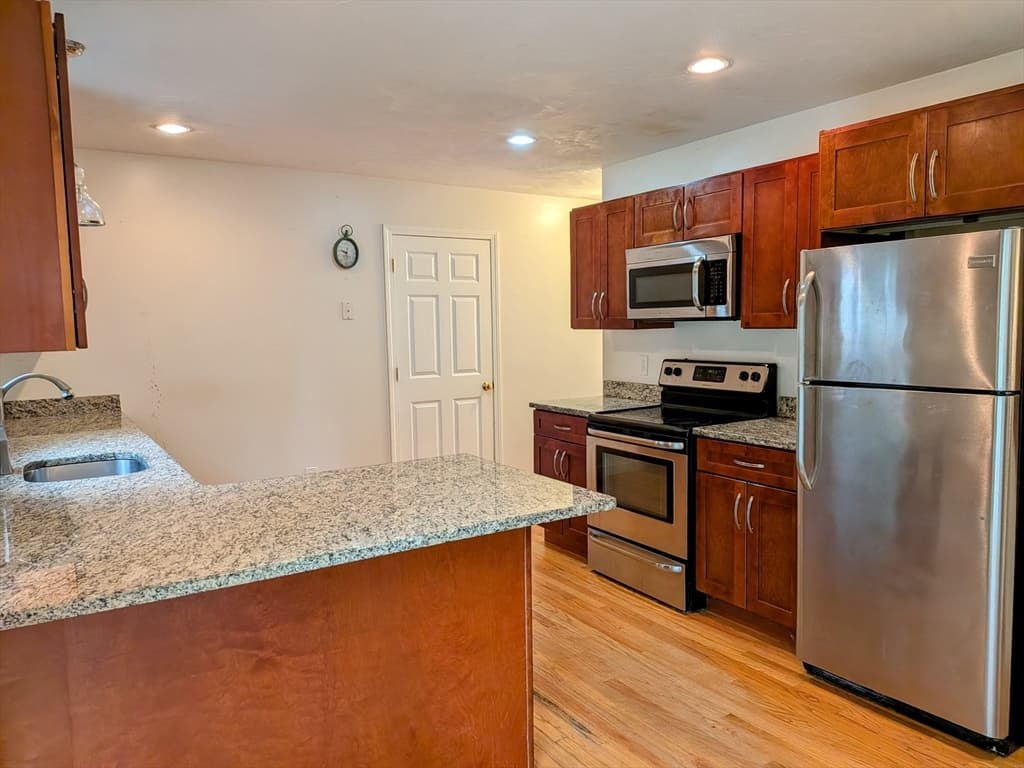 12 Woodbury Ct # 12, Salem MA 01970