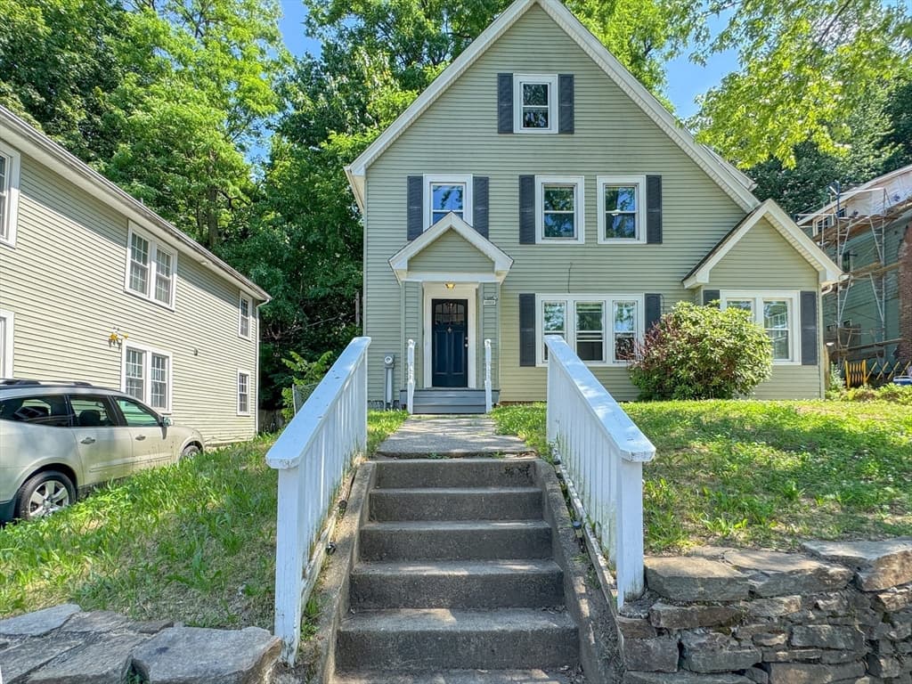185 Leyfred Ter, Springfield MA 01108 photo 32
