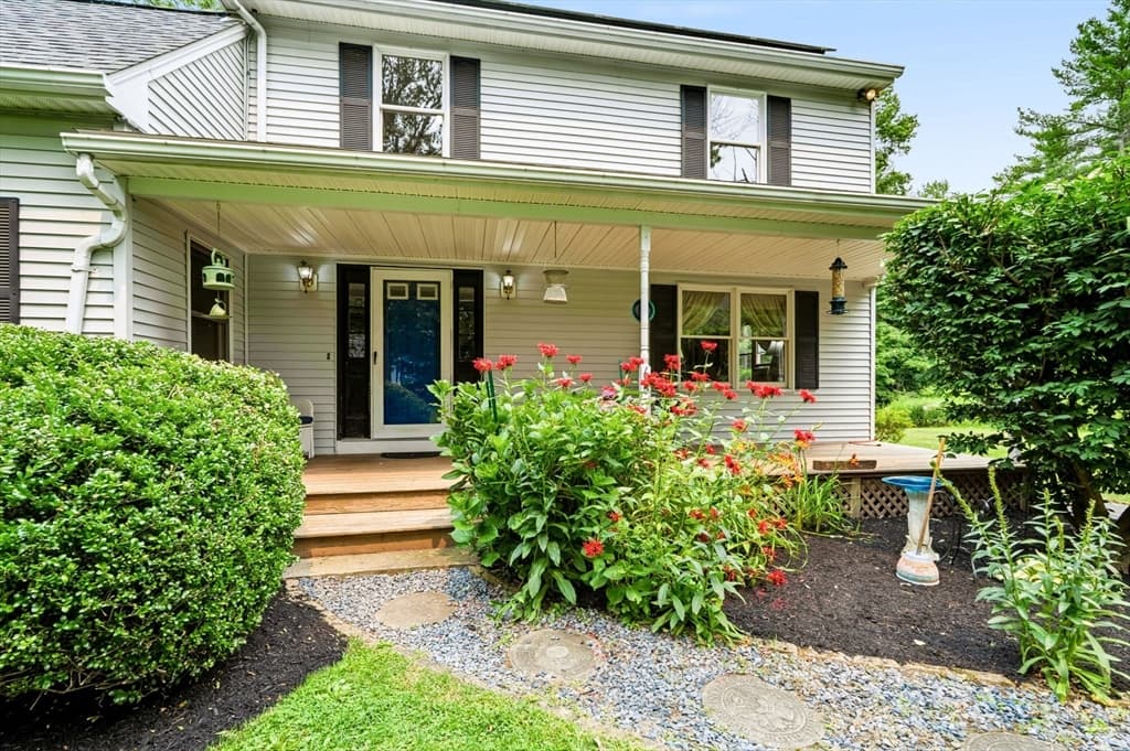 66 N High St, Foxboro MA 02035 photo 3