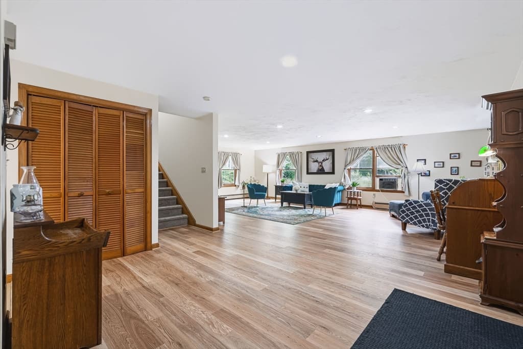 66 N High St, Foxboro MA 02035 photo 5
