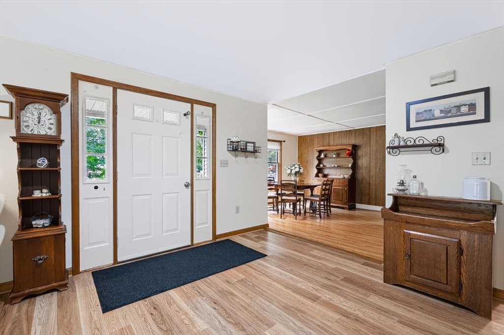 66 N High St, Foxboro MA 02035 photo 9