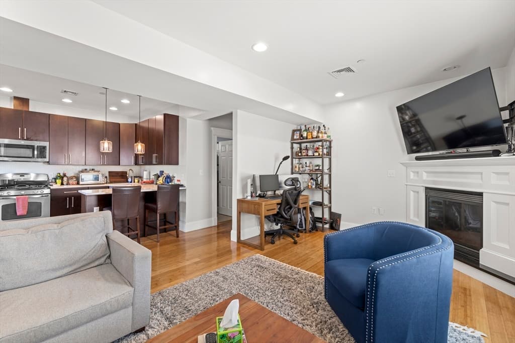 Condominium at 101 Old Harbor St # 3, Boston MA 02127, Boston, photo 2 of 17