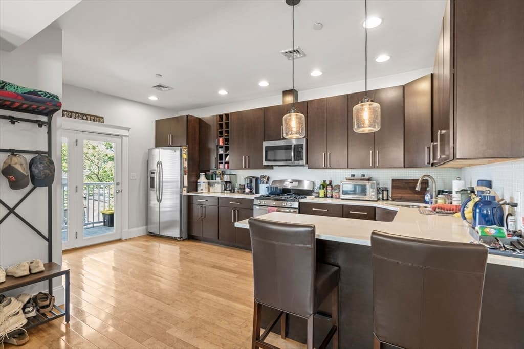 Condominium at 101 Old Harbor St # 3, Boston MA 02127, Boston, photo 6 of 17