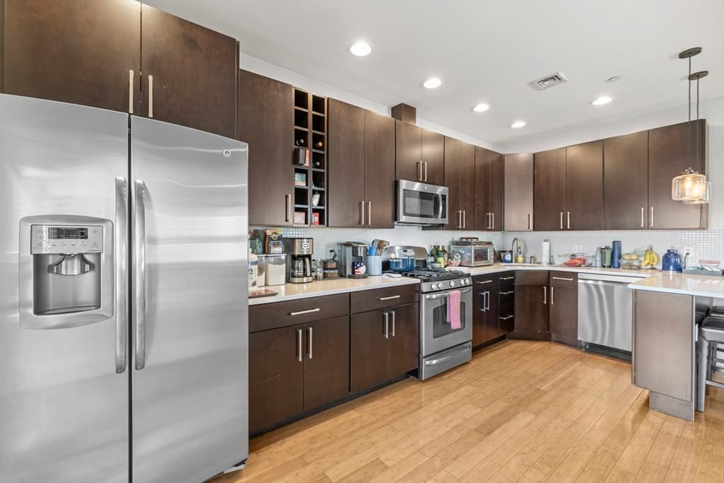 Condominium at 101 Old Harbor St # 3, Boston MA 02127, Boston, photo 5 of 17
