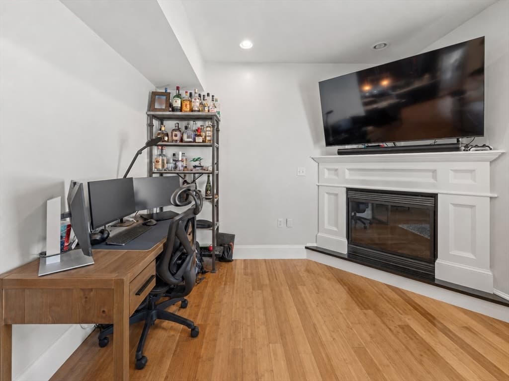 Condominium at 101 Old Harbor St # 3, Boston MA 02127, Boston, photo 4 of 17