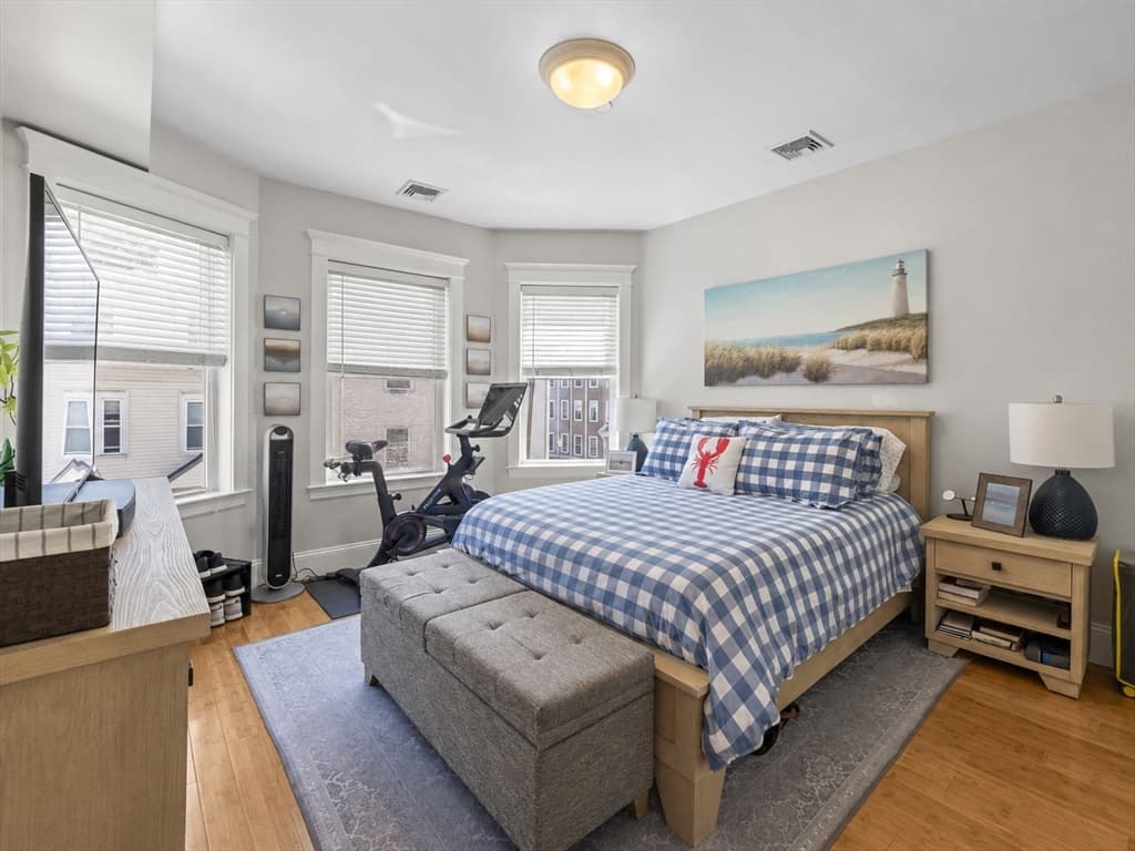 Condominium at 101 Old Harbor St # 3, Boston MA 02127, Boston, photo 8 of 17