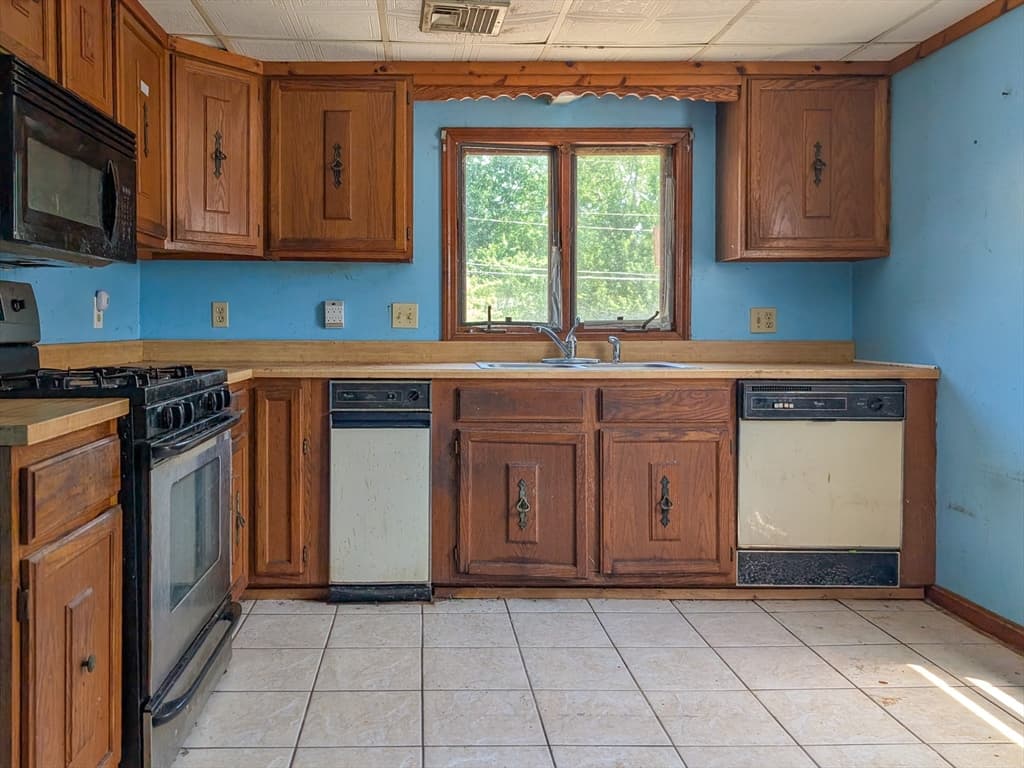 Multi Family at 55 Liberty St, Taunton MA 02718, Taunton, photo 28 of 35