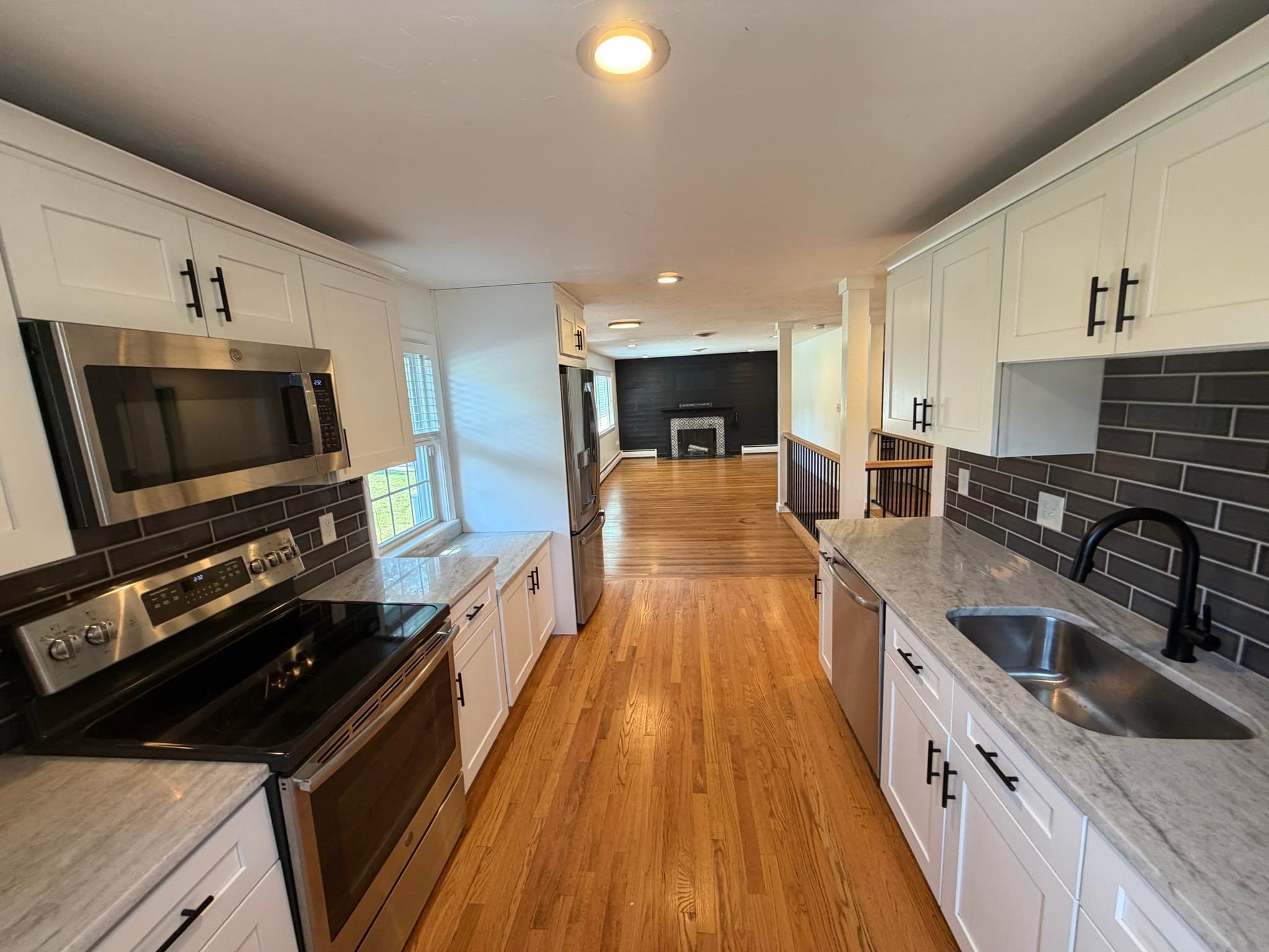 Single Family Residence at 8 Fairbrook Rd, Framingham MA 01701, Framingham, photo 5 of 42