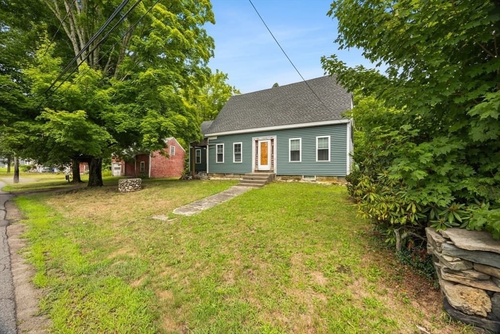 Single Family Residence at 551 Tremont St, Taunton MA 02780, photo 2 of 28