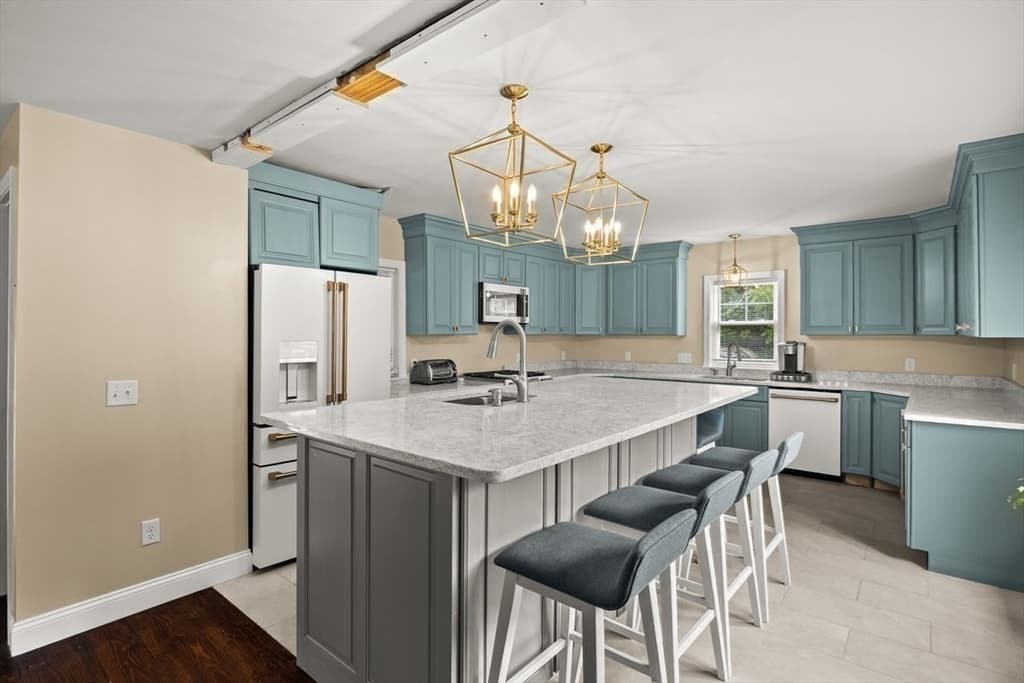 Single Family Residence at 551 Tremont St, Taunton MA 02780, photo 12 of 28