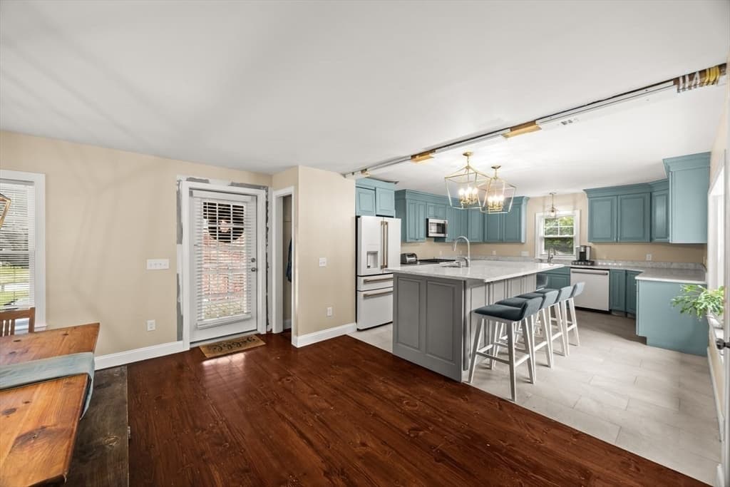 Single Family Residence at 551 Tremont St, Taunton MA 02780, photo 7 of 28