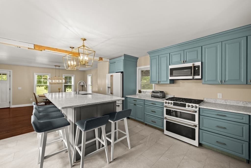 Single Family Residence at 551 Tremont St, Taunton MA 02780, photo 10 of 28