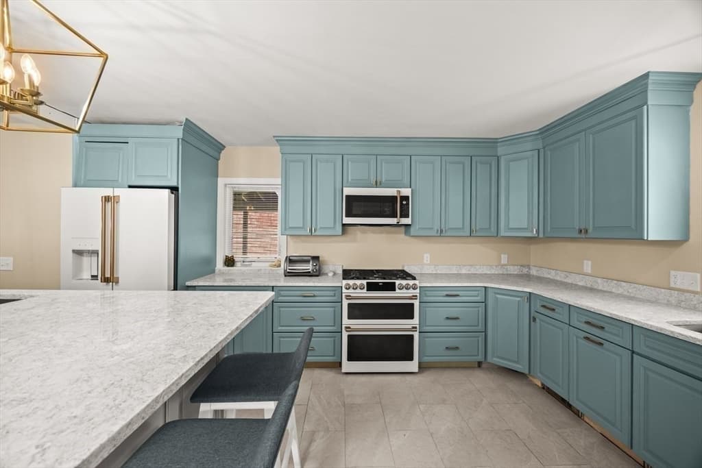 Single Family Residence at 551 Tremont St, Taunton MA 02780, photo 11 of 28