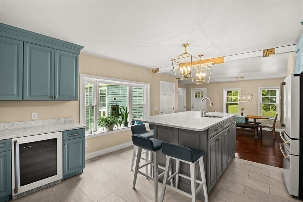 Single Family Residence at 551 Tremont St, Taunton MA 02780, photo 8 of 28