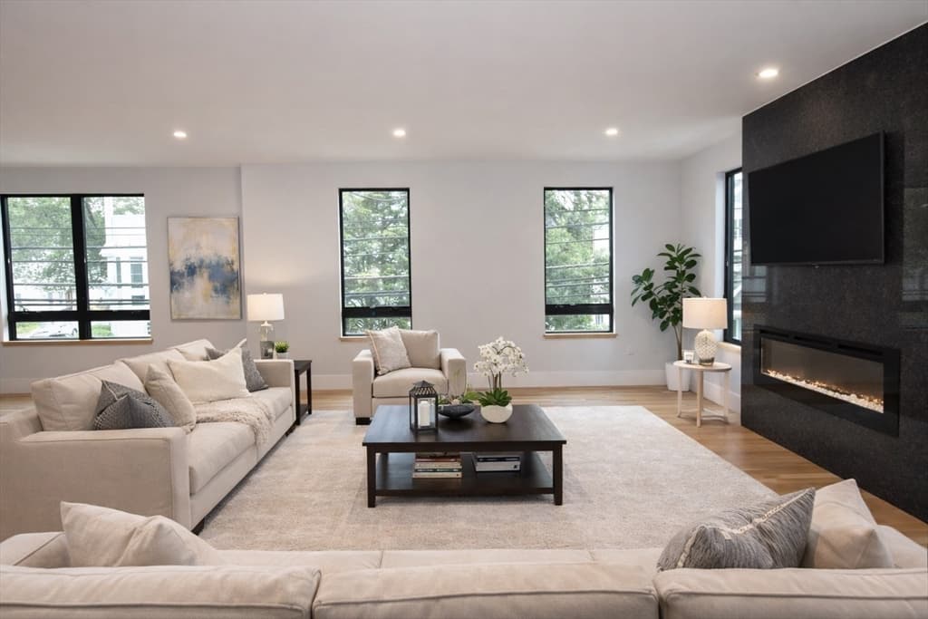 316 School St # 1, Waltham MA 02451