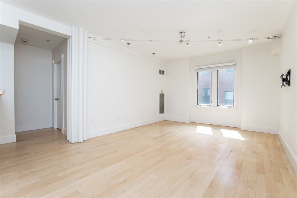 Condominium at 45 W Broadway # 208, Boston MA 02127, Boston, photo 13 of 24