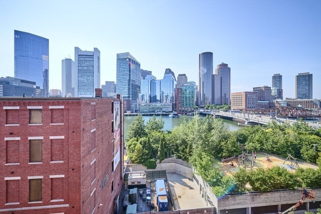 Condominium at 33 Sleeper Street # 603, Boston MA 02210, Boston, photo 12 of 17