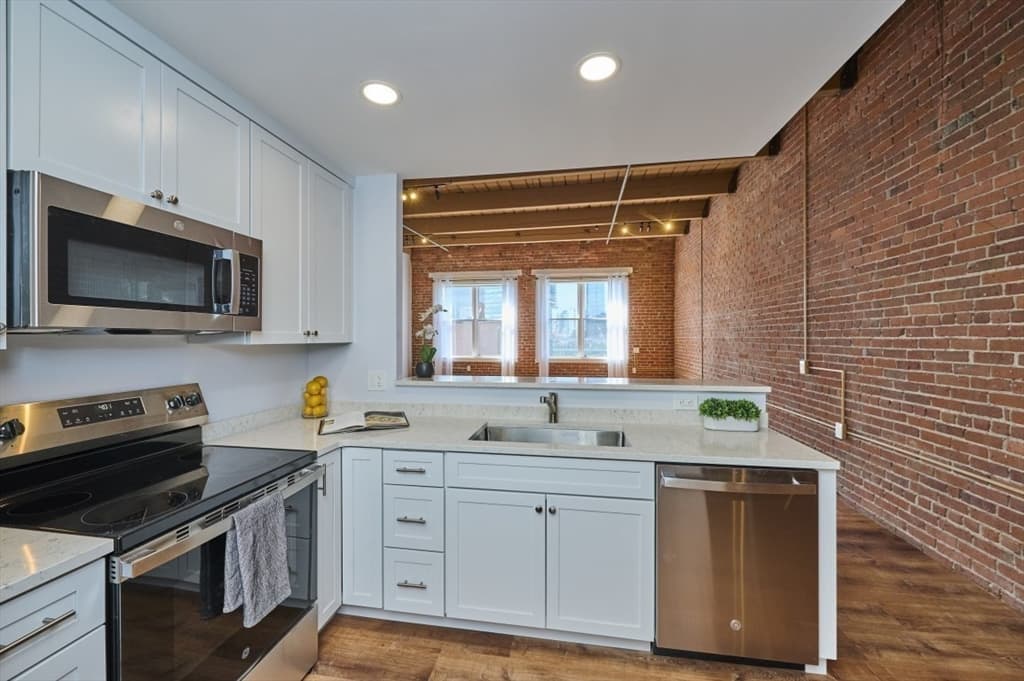 Condominium at 33 Sleeper Street # 603, Boston MA 02210, Boston, photo 3 of 17