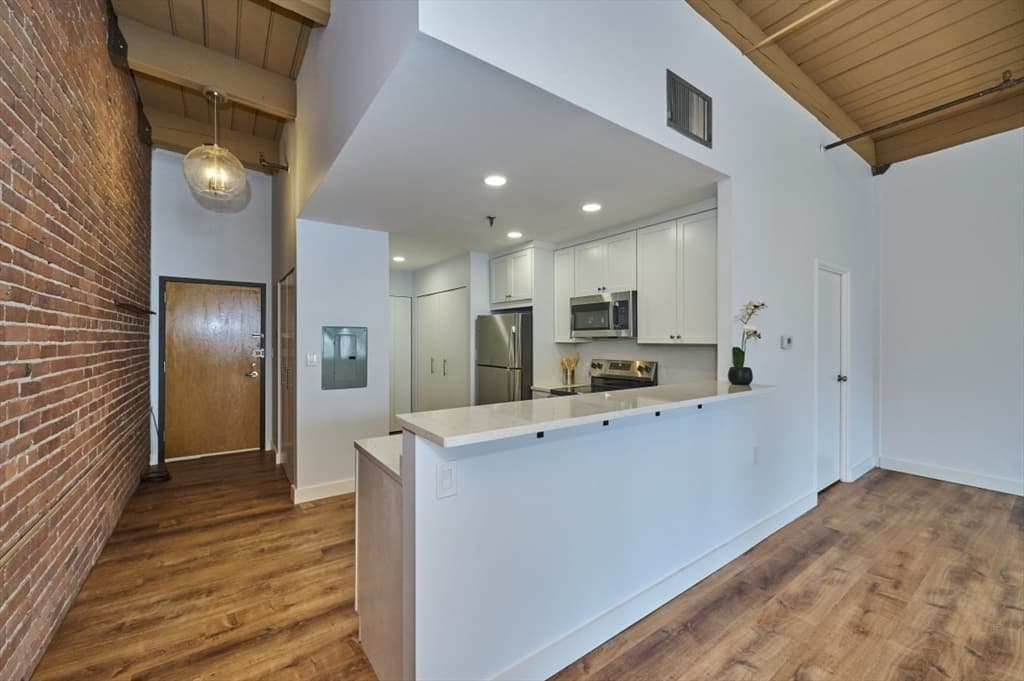 Condominium at 33 Sleeper Street # 603, Boston MA 02210, Boston, photo 5 of 17